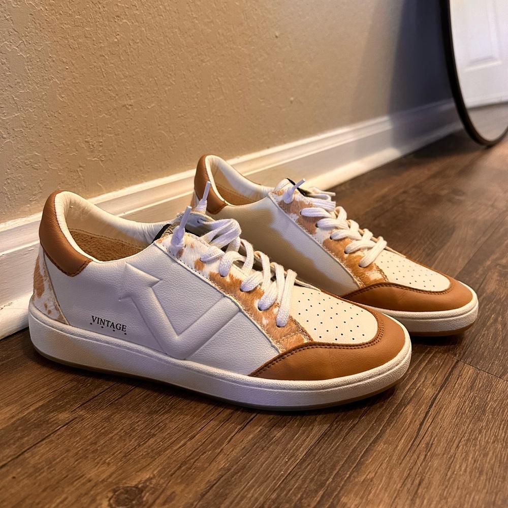 Vintage Havana White and Tan Leather Sneakers